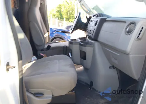 2014 Ford E-150 Commercial z USA, uszkodzony, nr VIN 1FTNE1EW2EDB07433